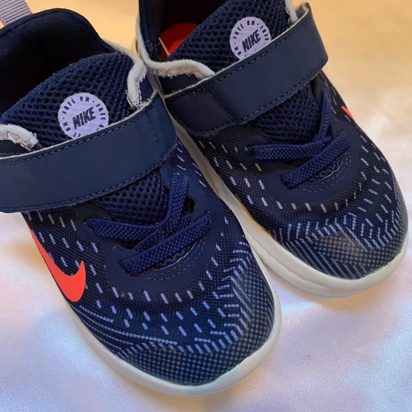 Nike Free Run Toddler Size 9C Velcro Style Sneaker - Picture 4 of 8